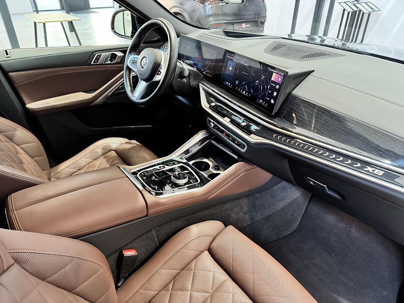 BMW X6 (2024) BMW X6 xDrive 30d mHEV A/T - fotka 9 z 14