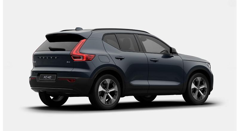 Volvo XC40 (2026) B4 ULTRA DARK AUT - fotka 5 z 13