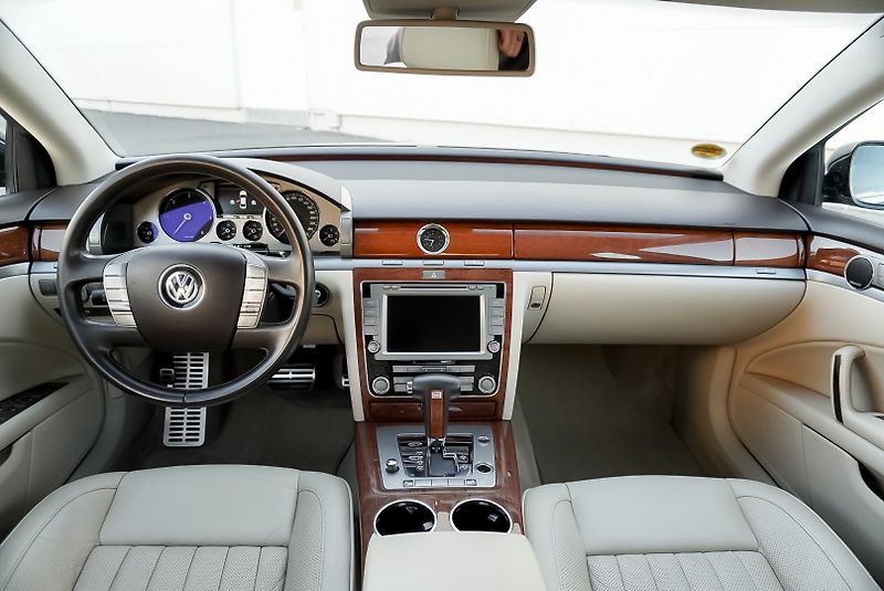 Volkswagen Phaeton 3.0 TDi 176kW LONG 4motion - fotka 15 z 36