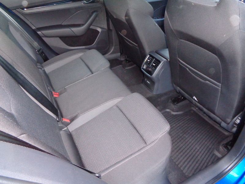 Škoda Octavia 2.0 TDi DSG Ambition 85 kW - fotka 24 z 30