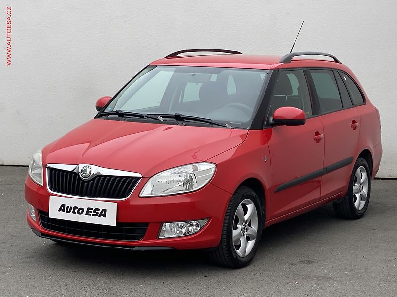Škoda Fabia (2011) 1.2 TSI, ČR, Ambiente, AC - fotka 3 z 15