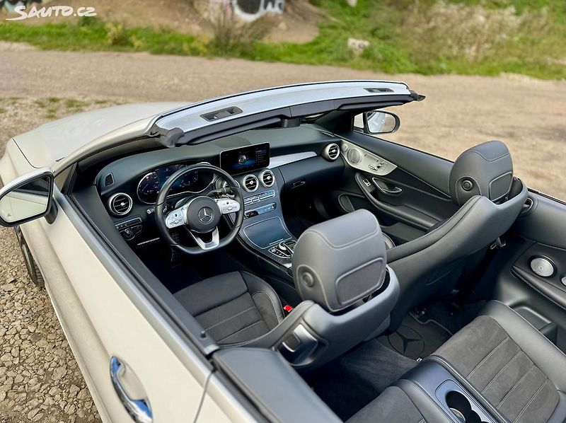 Mercedes-Benz Třídy C CABRIO 300d AMG - fotka 37 z 49