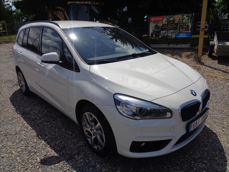 BMW Řada 2 1,5 - fotka 7 z 21