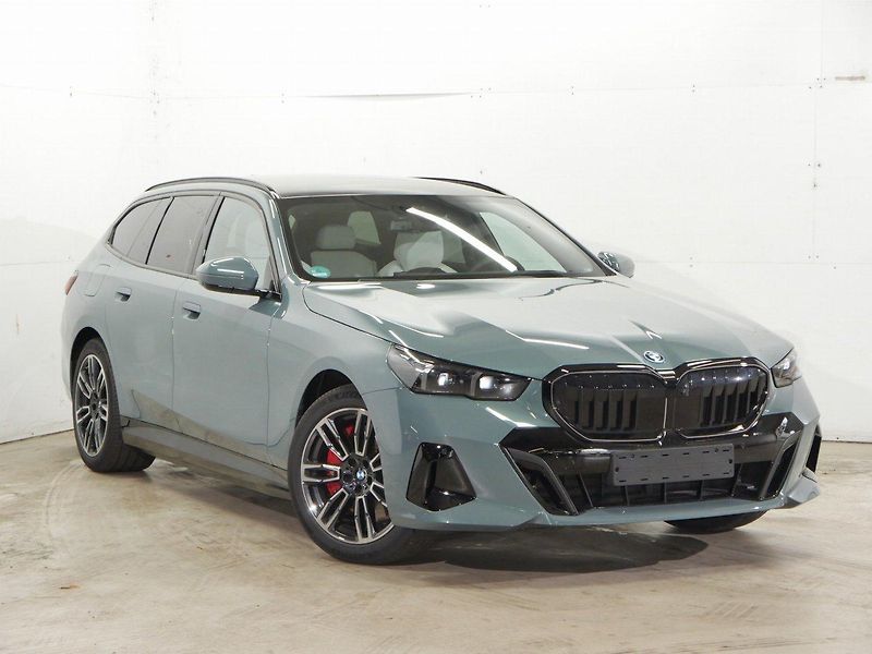 BMW Řada 5 550e xDrive - fotka 3 z 12