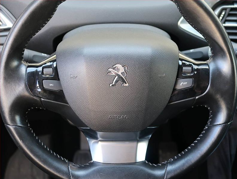 Peugeot 308 (2018) Active Pack 1.2 PureTech - fotka 17 z 17