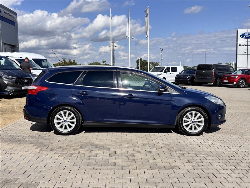 Ford Focus 2,0 TDCi 103kW AUT Titanium - fotka 6 z 27