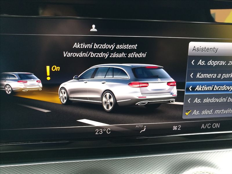 Mercedes-Benz Třídy E 300 CDI 180kw - fotka 10 z 23