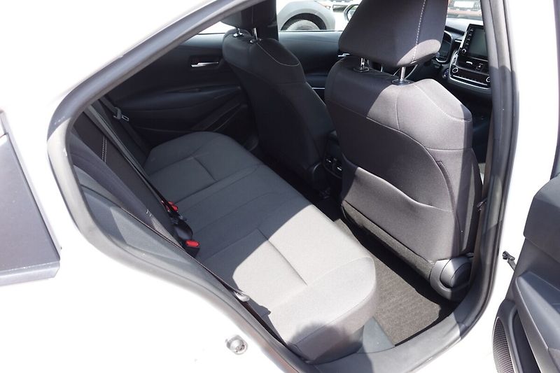 Toyota Corolla 1,8HSD Comfort + Style - fotka 13 z 31