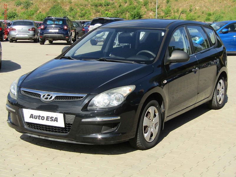 Hyundai i30 (2010) 1.4 i, AC - fotka 3 z 15