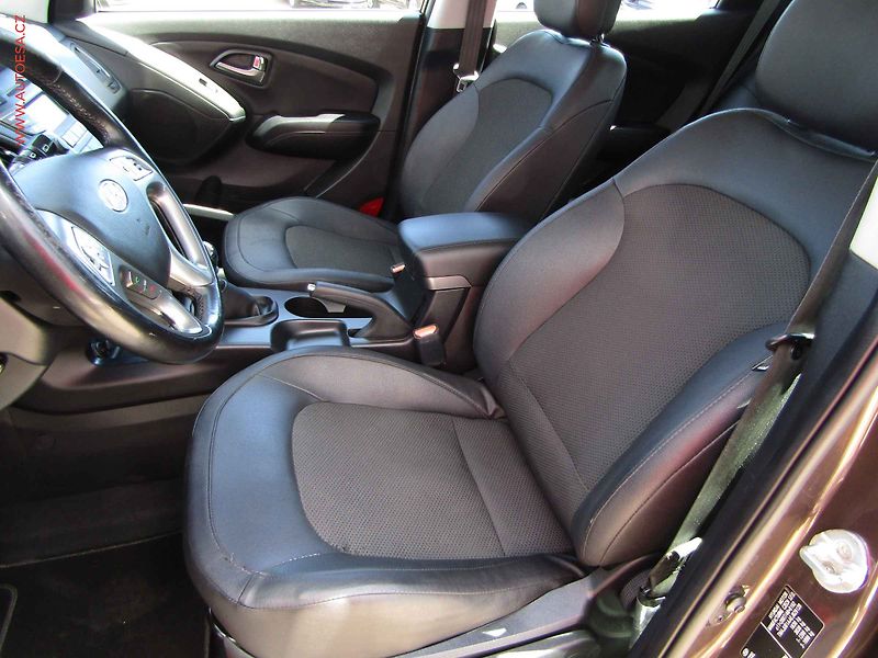Hyundai ix35 (2014) 1.6 GDi, ČR, Klima - fotka 9 z 15
