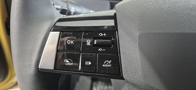 Opel Astra Edition HB 1.2 TURBO (96kW/130 - fotka 24 z 32