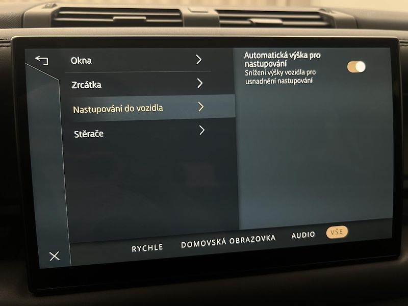 Land Rover Defender 110 D300 HSE AUT CZ - fotka 45 z 51