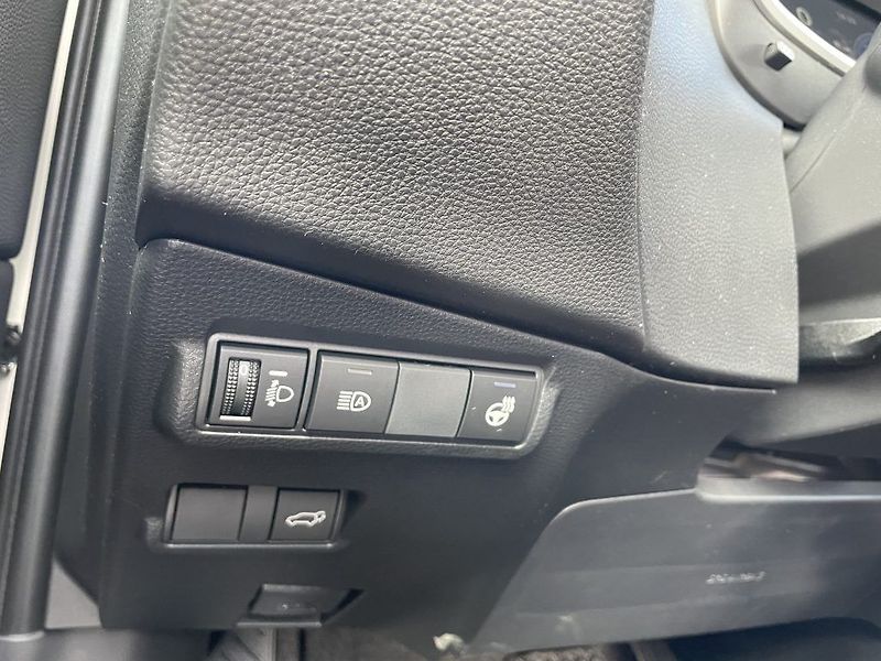 Toyota Corolla Cross 1.8 Hybrid Style ODBĚR 2/2027 - fotka 27 z 29