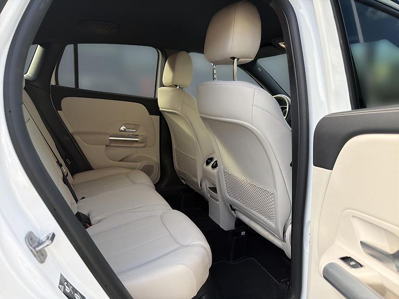 Mercedes-Benz GLA 200d 4MATIC - fotka 12 z 15