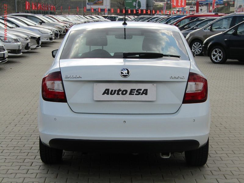Škoda Rapid (2017) 1.0 TSi, ČR, Style, xenon - fotka 5 z 19