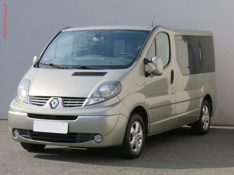 Renault Trafic (2014) 2.0dCi 9míst, AC, 84kW - fotka 3 z 3