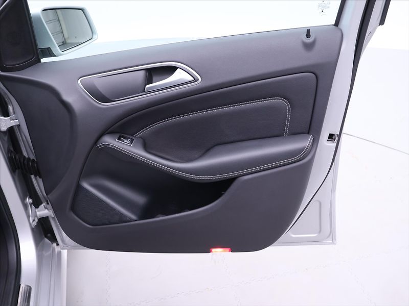 Mercedes-Benz Třídy B 1,5 CDI 80kW Aut. Urban Navi - fotka 13 z 37