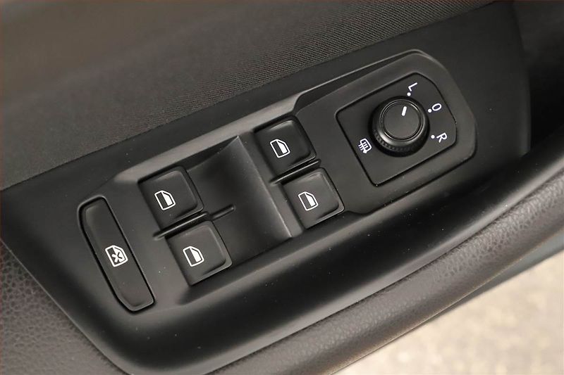 Volkswagen Passat (2015) 2.0 TDI, Navi, Tempomat - fotka 9 z 20