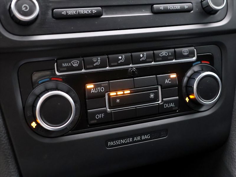 Volkswagen Golf 1,4 MPI 59KW Klimatizace CZ - fotka 22 z 31