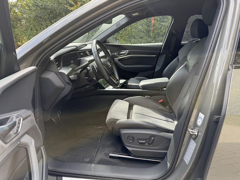 Audi Q8 e-tron 55 Quattro B&O S-Line Head-Up  - fotka 16 z 25