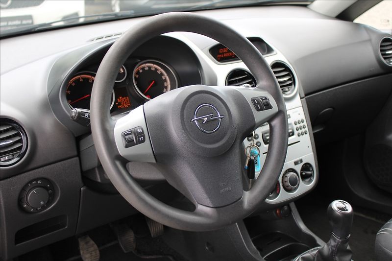 Opel Corsa 1,4 i  KLIMATIZACE, TEMPOMAT - fotka 19 z 24