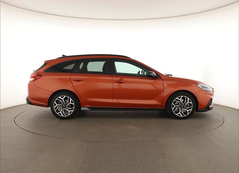 Hyundai i30 (2025) 1.0 T-GDI, N-LINE, DPH - fotka 6 z 18