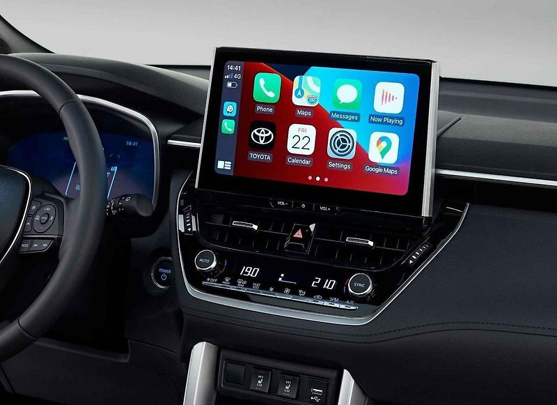 V terénu opravdu pomůže silnější zadní elektromotor