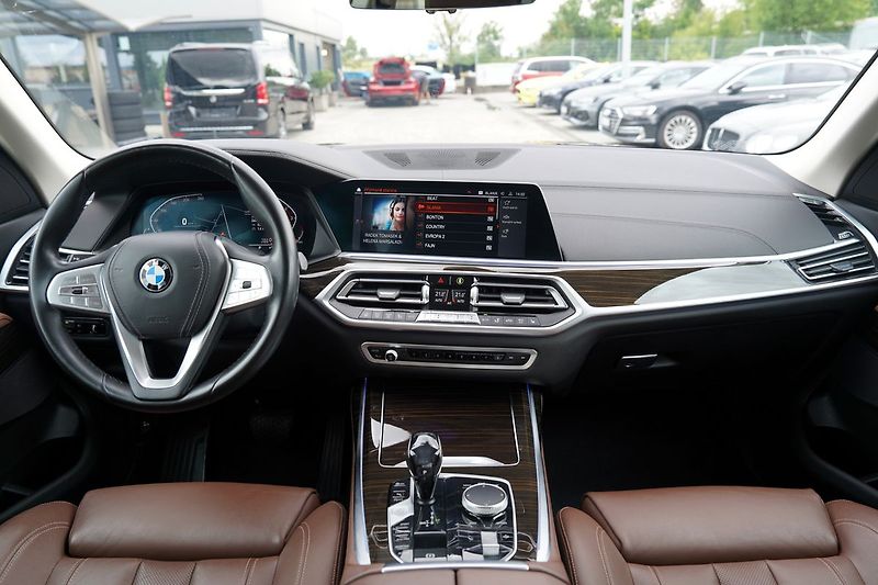 BMW X7 40i xDrive/panorama/7 míst - fotka 25 z 47