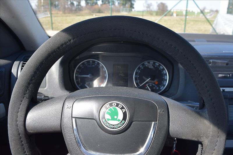 Škoda Octavia 1,9 TDI 77KW 2X KOLA PO SERVIS - fotka 37 z 49