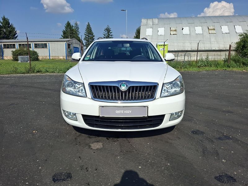 Škoda Octavia (2012) 1.2TSi 77kW,aut.klima,senzory - fotka 2 z 18