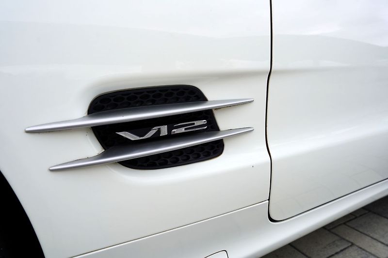 Mercedes-Benz SL 600, V12, 500PS, 88.000km - fotka 24 z 40