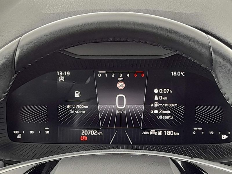 Škoda Karoq Selection 1.5 TSI 110kW 6MP - fotka 12 z 20