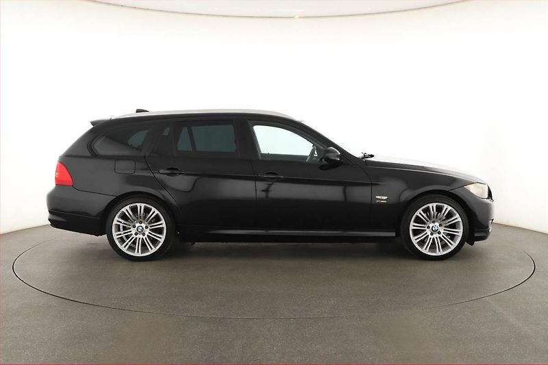 BMW Řada 3 (2012) 320 d xDrive, 4X4, Automat - fotka 6 z 19