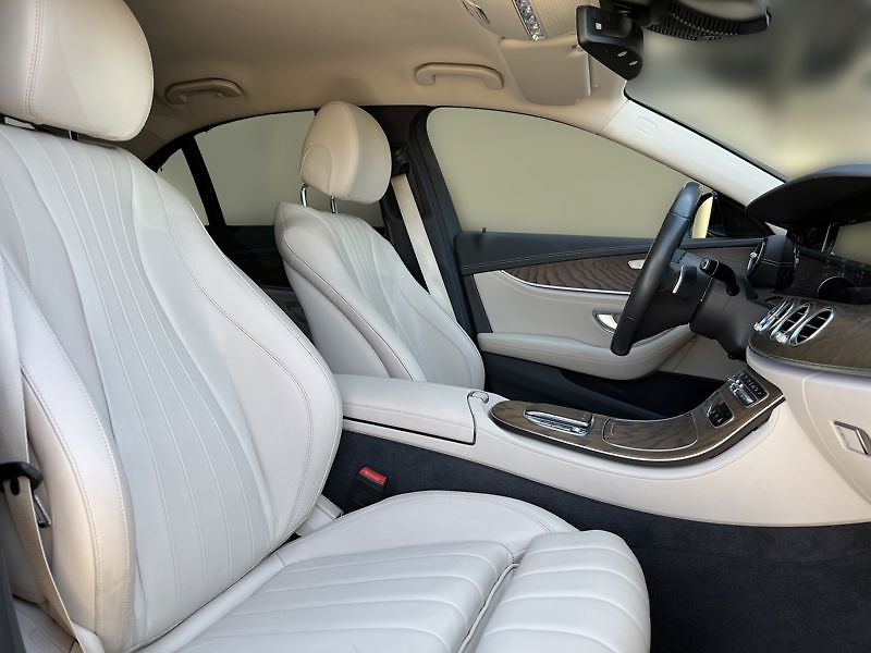 Mercedes-Benz Třídy E Třída E 200 4MATIC Exclusive - fotka 16 z 18