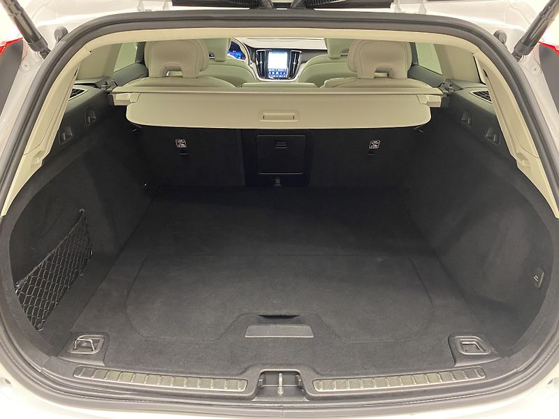Volvo V60 T6 RECHARGE BRIGHT ULTIMATE - fotka 6 z 57