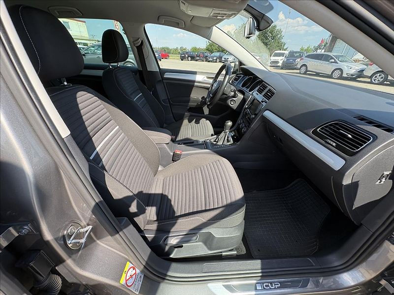 Volkswagen Golf 2,0 TDi 110kW Cup,Navi,Kamera - fotka 28 z 38