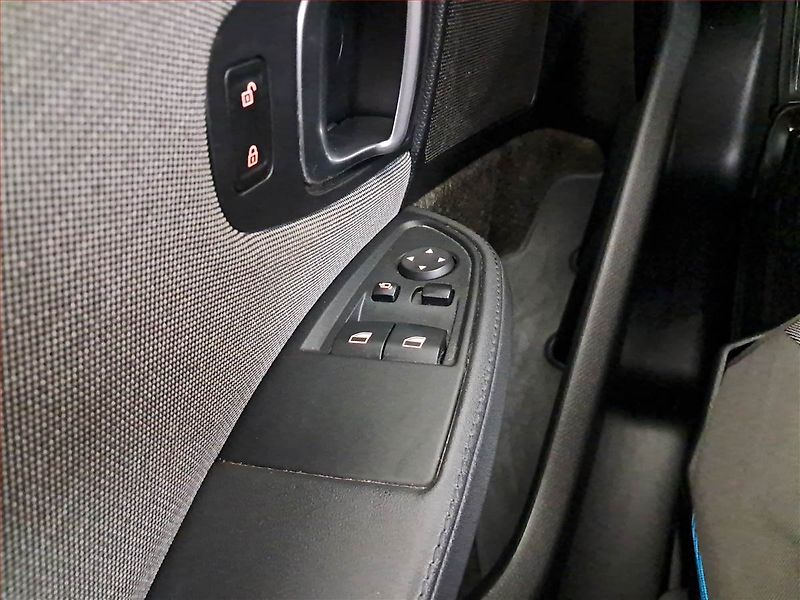 BMW i3 (2019) 94Ah BEV, SoH 89% - fotka 18 z 19