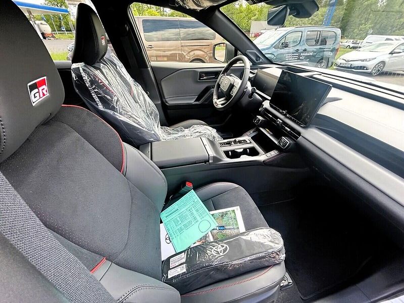 Toyota RAV4 2,5 GR SPORT AWD - fotka 9 z 10