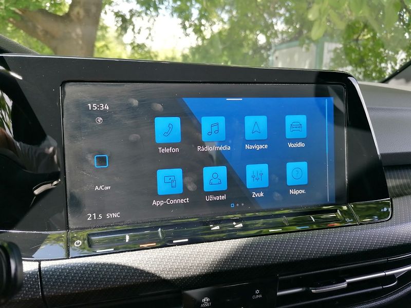 Volkswagen Golf (2022) 1.5 TSi R-LINE IQ-Drive - fotka 18 z 29