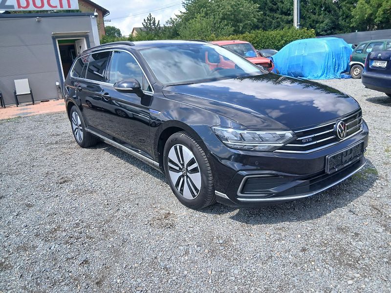 Volkswagen Passat GTE Plug-in hybrid, kůže - fotka 7 z 58