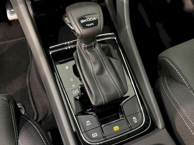 Škoda Karoq (2026) SPORTLINE 2.0TDI 110KW 4X4 DSG - fotka 30 z 42