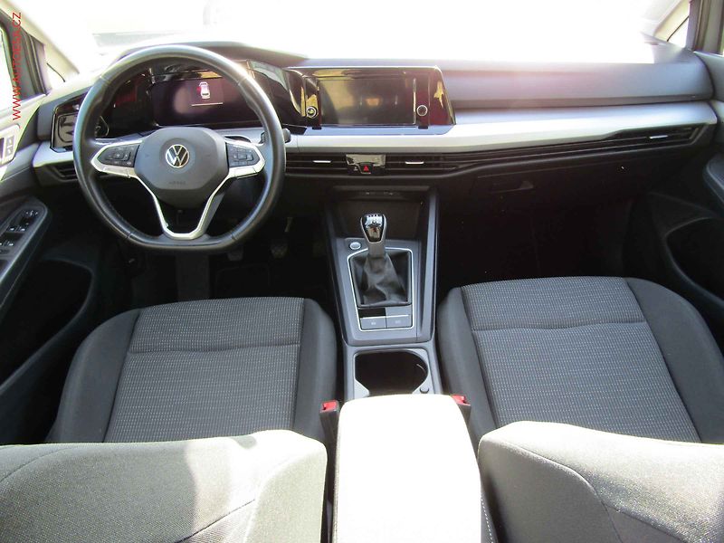 Volkswagen Golf (2021) 1.0TSi, 1.maj, LED, navi - fotka 8 z 17