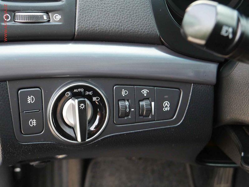 Hyundai i40 (2018) 1.6CRDi, ČR, TZ, výhř.sed. - fotka 14 z 17