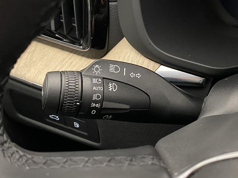 Volvo XC60 T8 AWD RECHARGE DARK ULTRA CZ - fotka 22 z 59