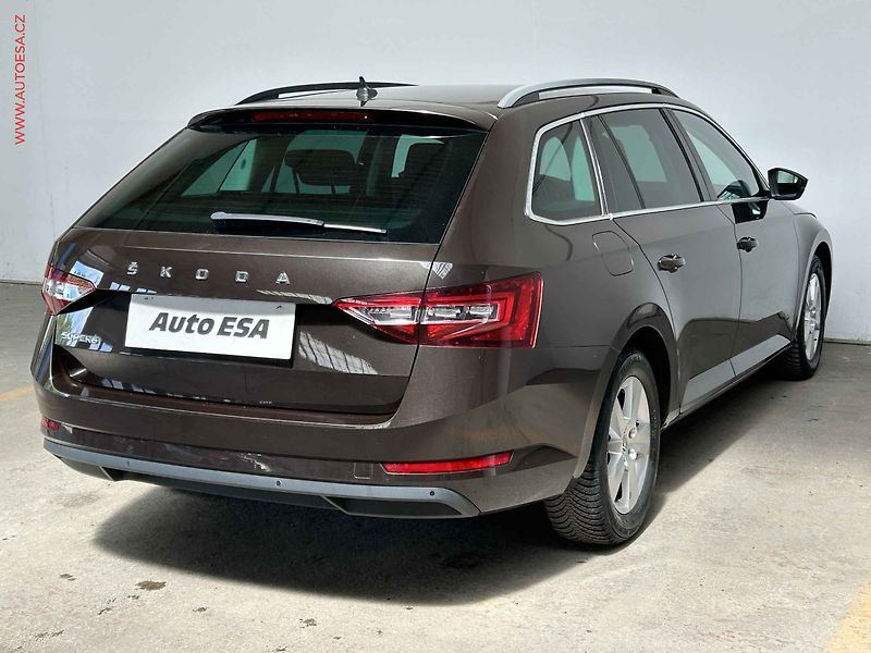 Škoda Superb (2017) 2.0 TDi, Ambition, DSG, TZ - fotka 4 z 20
