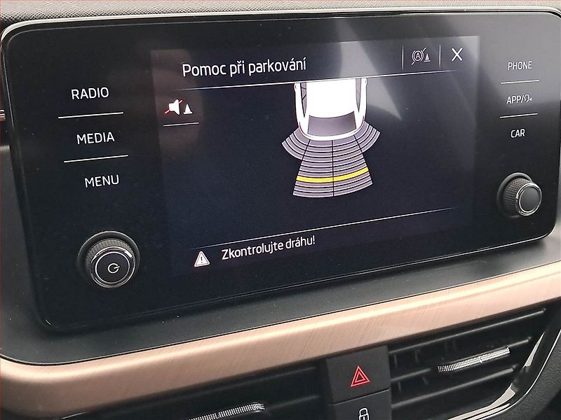 Škoda Scala (2019) Style 1.0 TSI, Tempomat - fotka 16 z 20