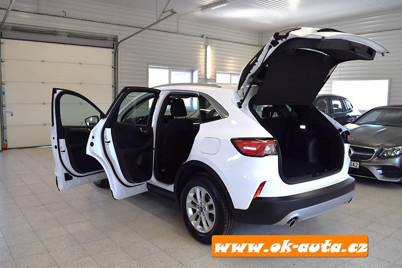 Ford Kuga 1.5 EBLUE TITANIUM 56 000 KM - fotka 21 z 57