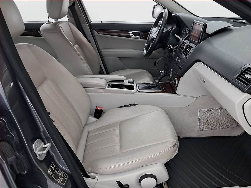 Mercedes-Benz Třídy C (2008) C 320 CDI 4MATIC, 4X4 - fotka 9 z 19