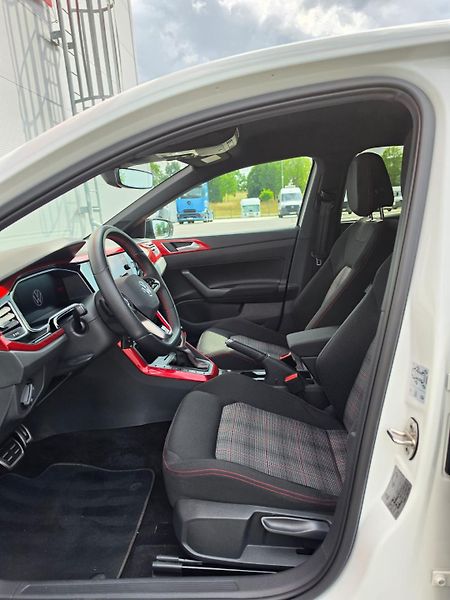 Volkswagen Polo GTI 2.0TSI DSG 152kW DPH 1.Maj - fotka 9 z 22