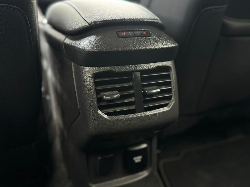 Ford Mondeo 2.0 Titan. 140kW  ČR 1.MAJ.DPH - fotka 17 z 27